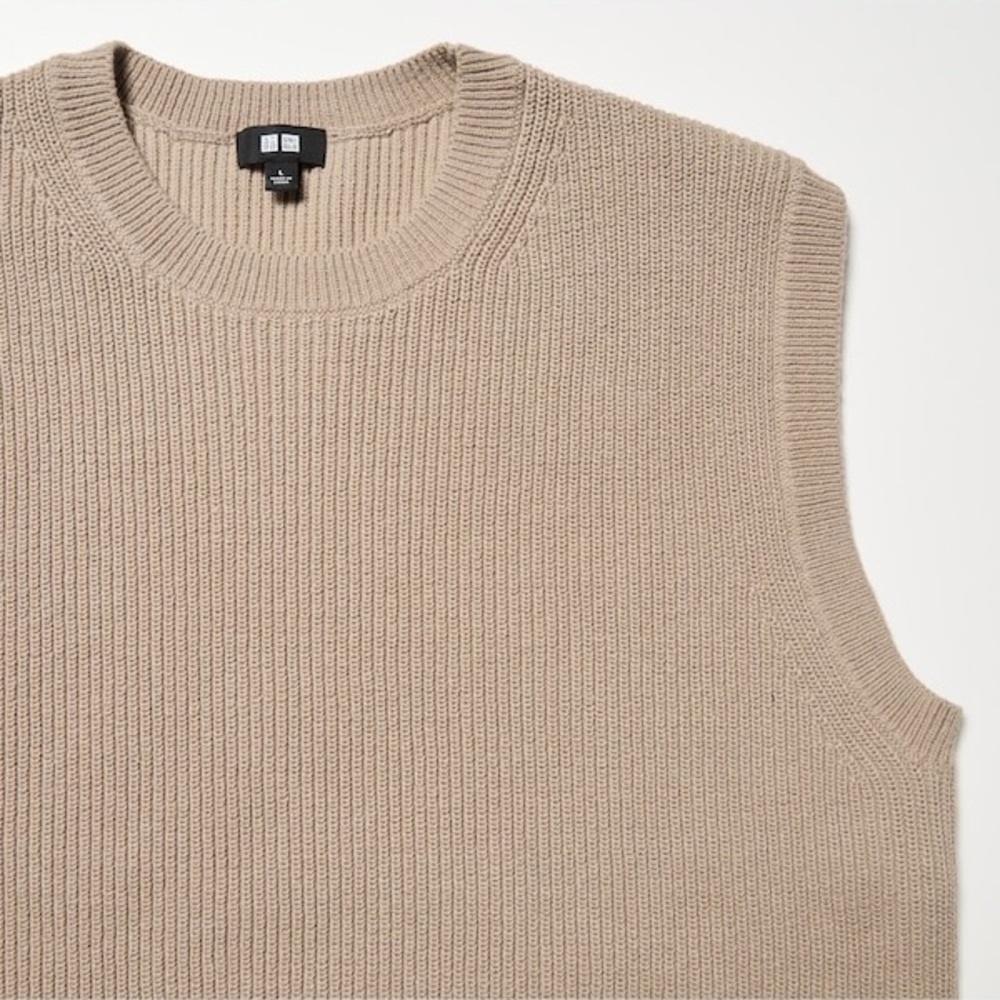 Uniqlo Men's Tan Crewneck Sweater Vest - Picture 2 of 7